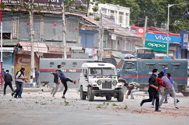 Kashmiri protesters hurl pieces of bricks and stones towards Indian police vehicles during a protest in Srinagar April 24, 2017. PHOTO: REUTERS