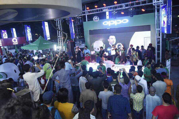 First day sales activity in Lahore. PHOTO: OPPO