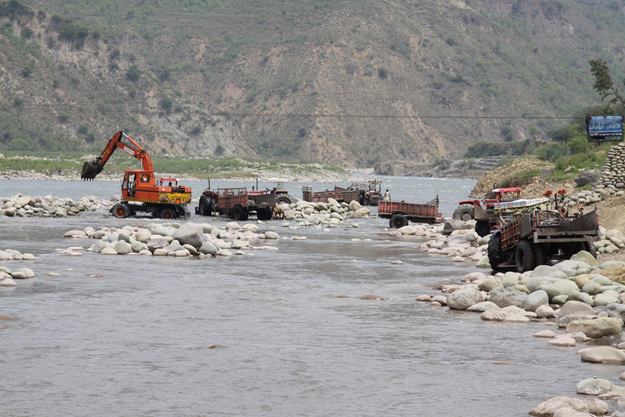 Mining in Poonch river using heavy machinery is destroying river habitats: PHOTO: Hagler Bailly Pakistan