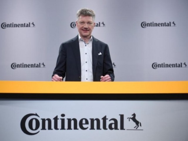 Elmar Degenhart, CEO of German tyre company Continental, poses for the media before the annual news conference in Hanover, Germany March 2, 2017. PHOTO: REUTERS