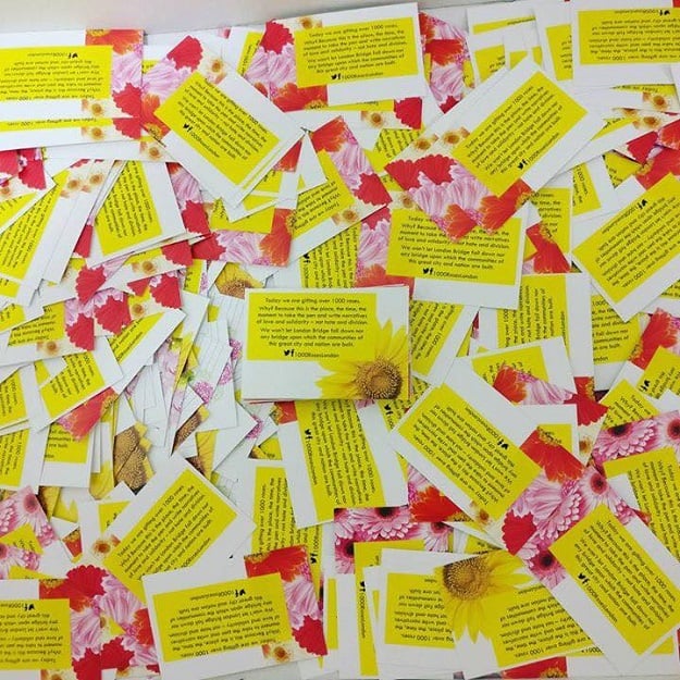 Messages attached to the roses. PHOTO: 1000 ROSES LONDON 
