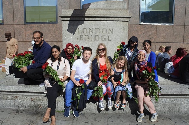 Londoners and tourists at the London Bridge during the demonstration. PHOTO: 1000 ROSES LONDON 