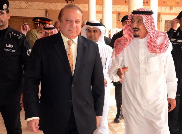 pakistan 039 s prime minister nawaz sharif left and saudi king salman bin abdulaziz hold talks in riyadh on april 23 2015 photo afp