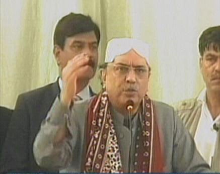 co chairman ppp asif ali zardari addressing party workers in moro naushahro feroze on saturday july 1 2017 photo express news screengrab