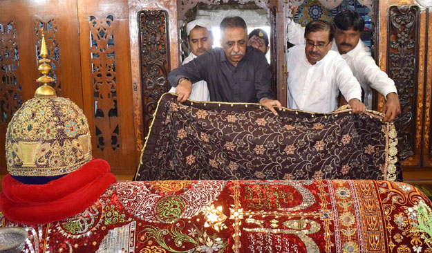 the governor visited bhit shah on sunday and laid a chadar on the grave of shah abdul latif bhittai photo online