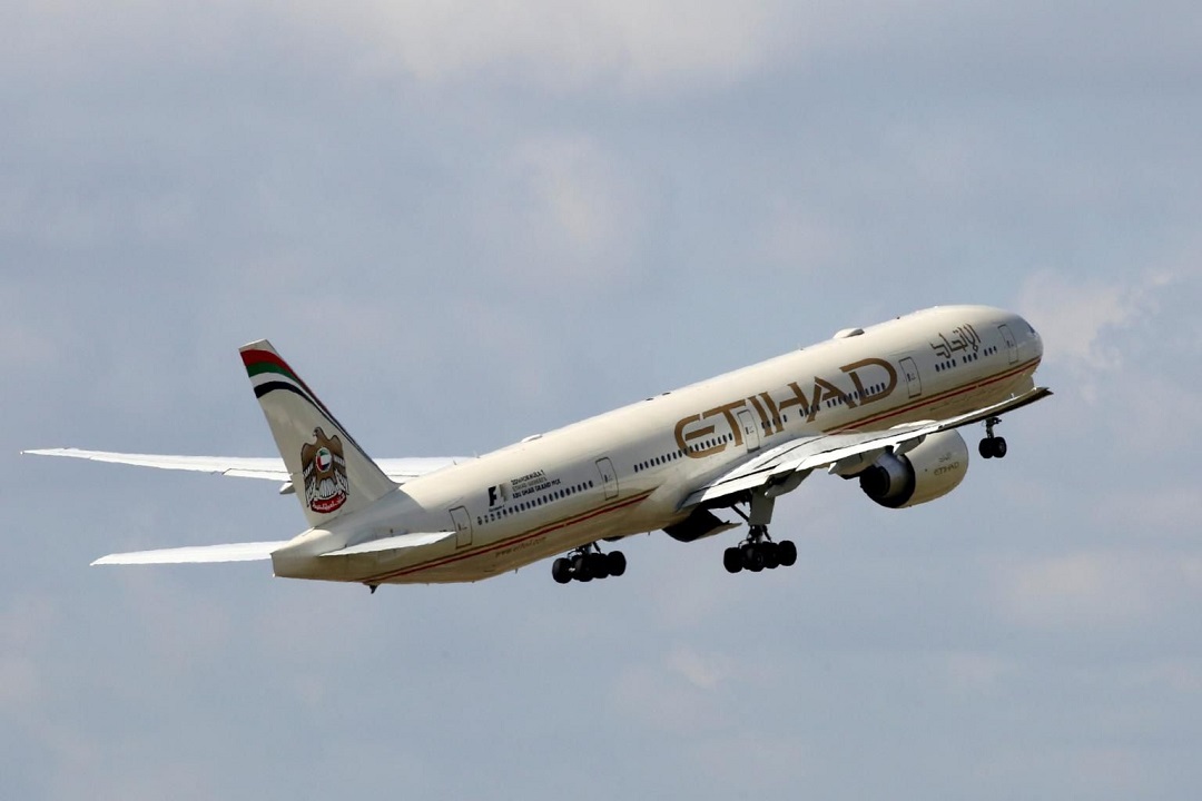 us lifts laptop ban for etihad flights