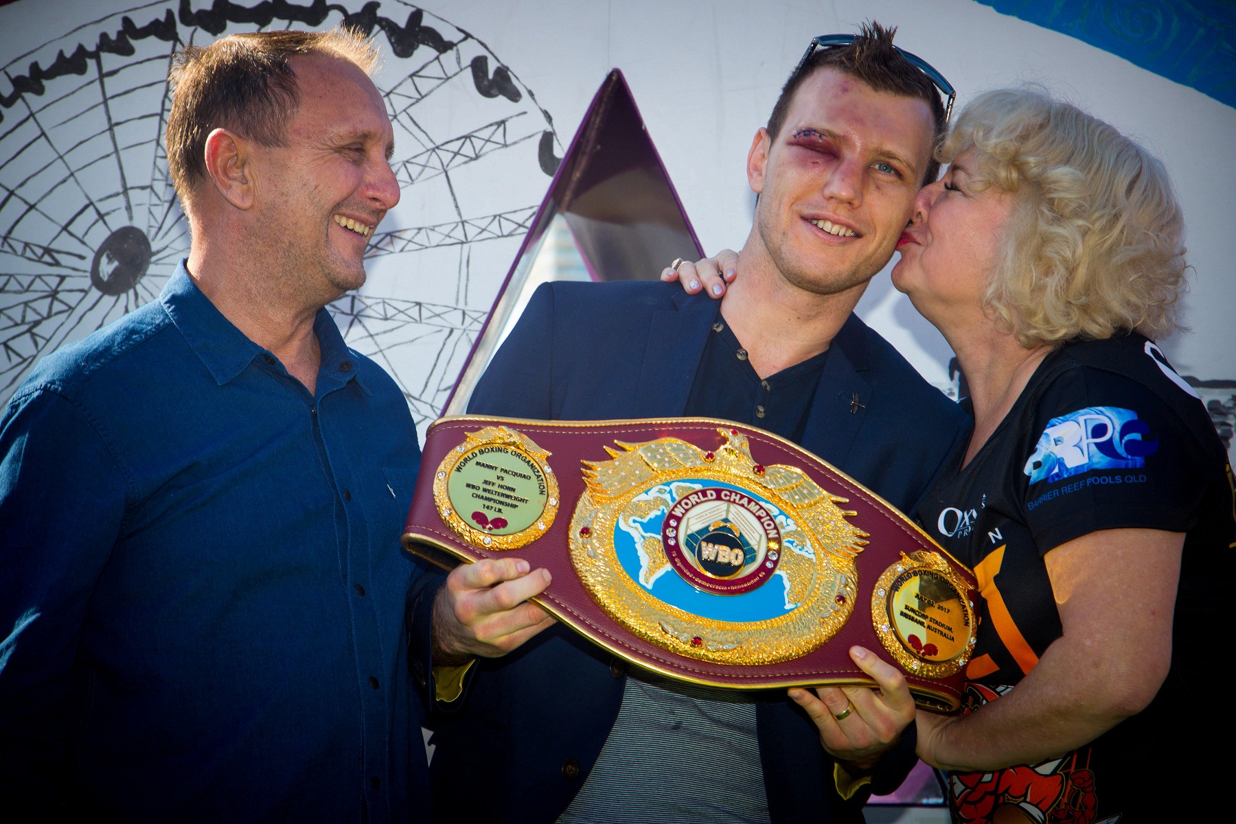 controvesial win horn a former schoolteacher was awarded a unanimous 12 round decision over the eight division world champion after a bloody battle in front of more than 51 000 fans at brisbane 039 s lang park on sunday photo afp