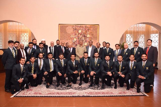 army chief gen qamar javed bajwa poses with pakistan cricket team and its management photo ispr