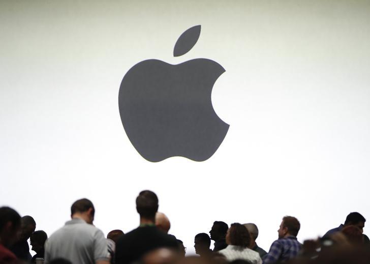 the audience assembles before the start of apple 039 s annual developer conference in san jose california u s june 5 2017 photo reuters