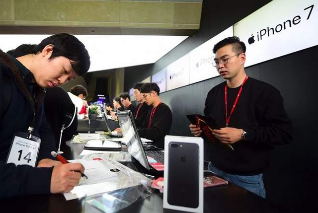 people buy new iphone models at a telecom shop in seoul photo afp