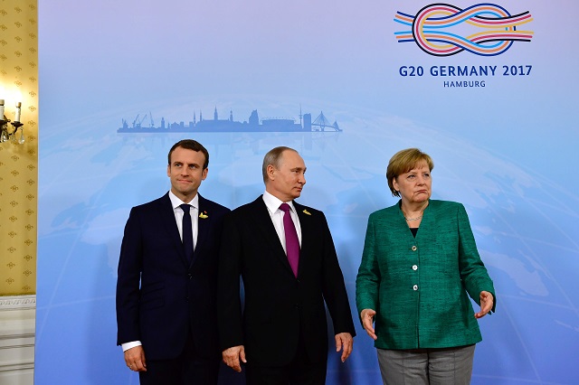 german chancellor angela merkel french president emmanuel macron l and russia 039 s president vladimir putin c pose for a picture prior to a meeting during the g20 summit in hamburg northern germany on july 8 2017 leaders of the world 039 s top economies gather from july 7 to 8 2017 in germany for likely the stormiest g20 summit in years with disagreements ranging from wars to climate change and global trade photo afp