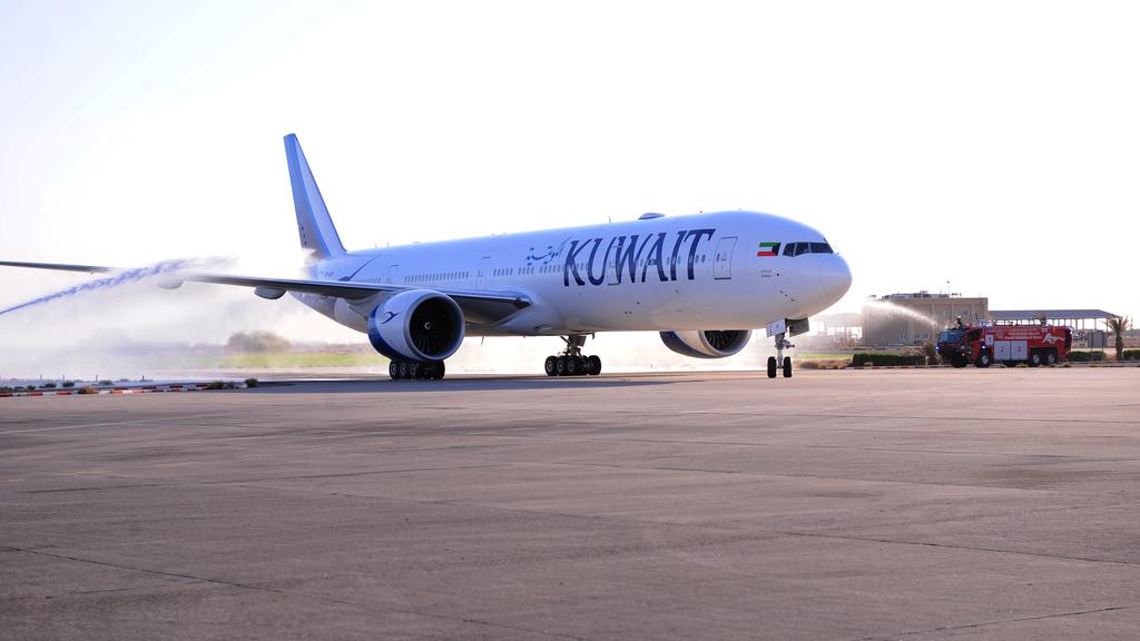 us lifts laptop ban on kuwait airways royal jordanian flights