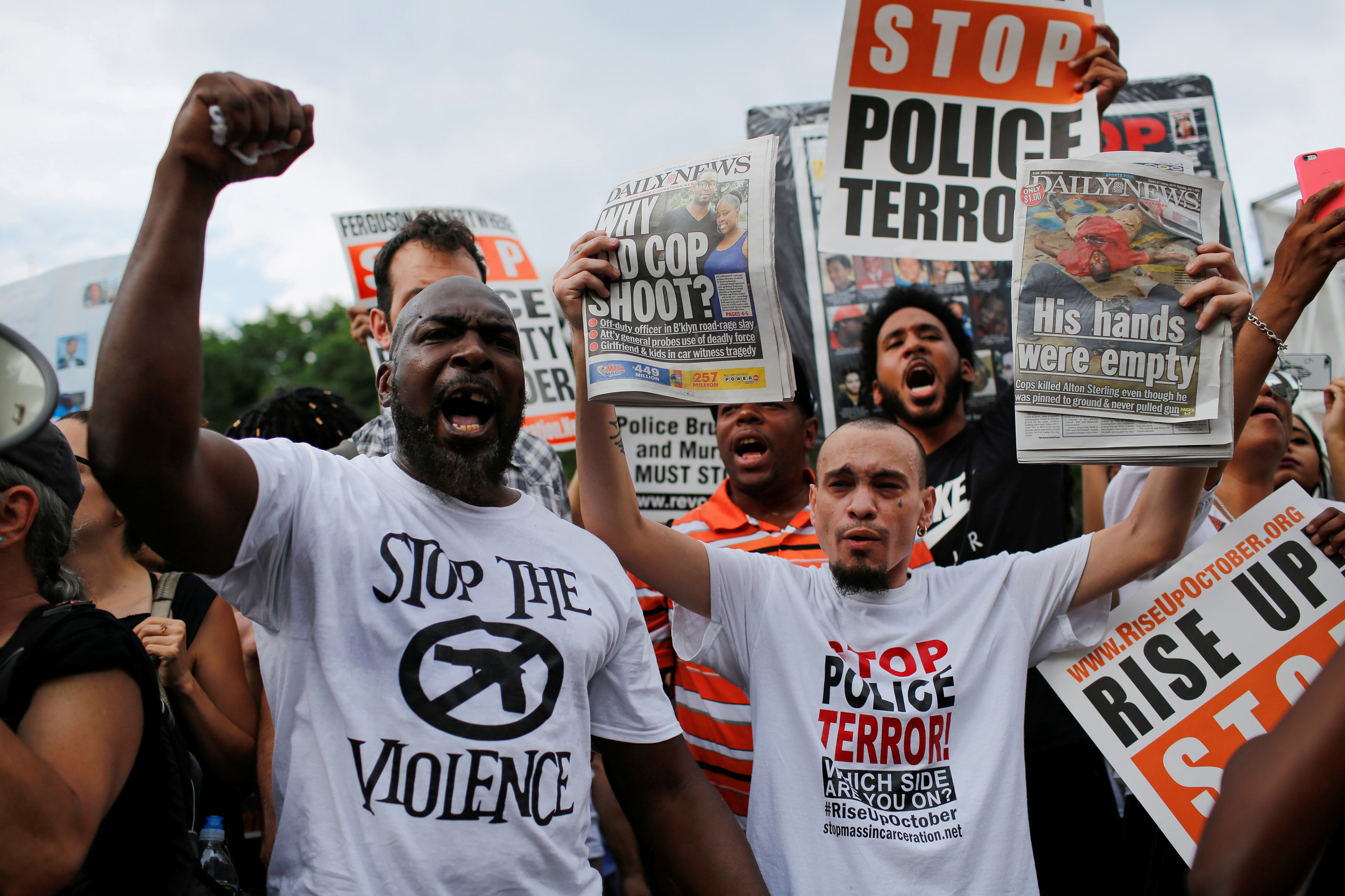 people shout slogans against police as they take part in a protest against the killings of alton sterling and philando castile photo afp