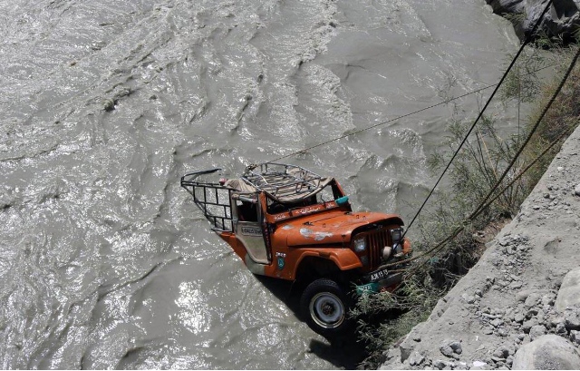 the plunged jeep is being taken out of the river photo online