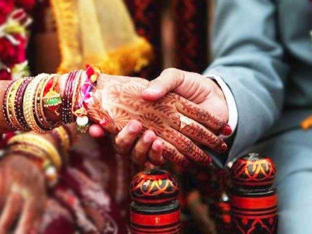 the nikkah took place on tuesday but after a few hours bilal afshan s brother got into a heated argument with muzaffar regarding the dowry photo afp