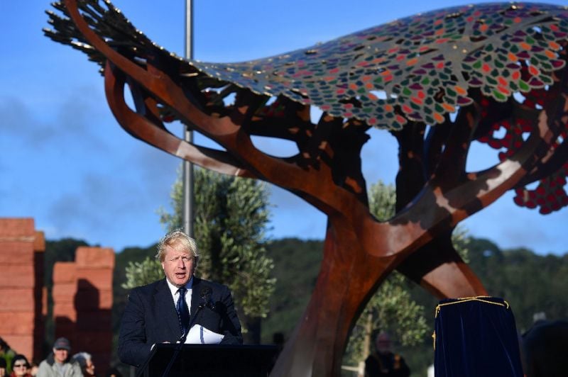 britain 039 s foreign secretary boris johnson unveils a new uk memorial at pukeahu war memorial park in wellington photo afp