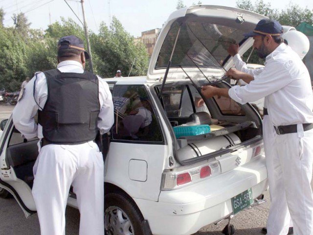 traffic warden martyred in karachi