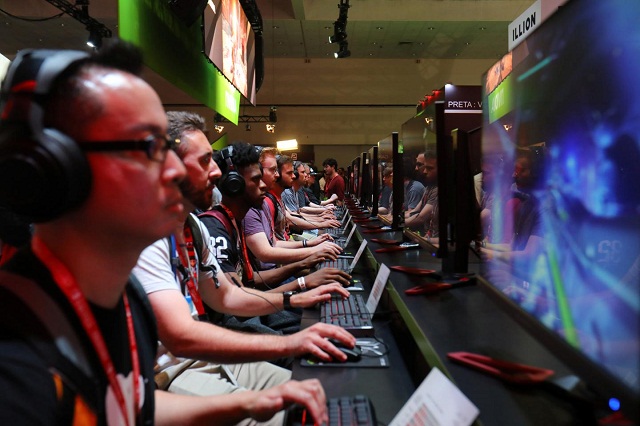 attendees play video games at the e3 2017 electronic entertainment expo in los angeles on june 13 photo reuters