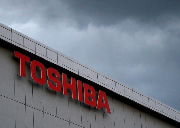 toshiba to give western digital notice on closing memory sale