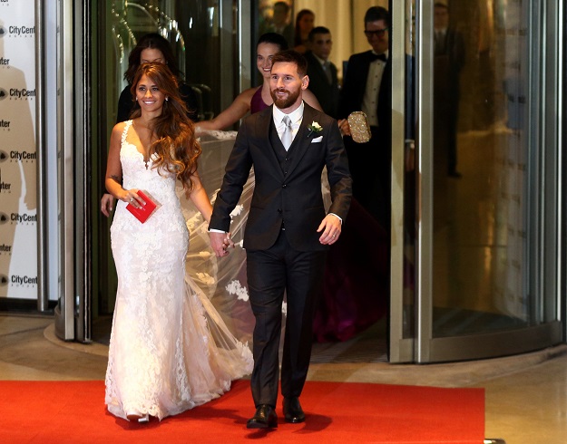 Argentine soccer player Lionel Messi and his wife Antonela Roccuzzo pose at their wedding in Rosario, Argentina. PHOTO: REUTERS
