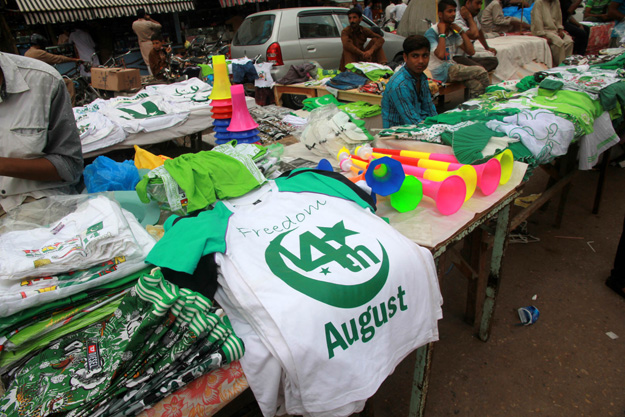Various stalls have been set up at Paper Market selling Independence Day merchandise. PHOTOS: ATHAR KHAN/EXPRESS