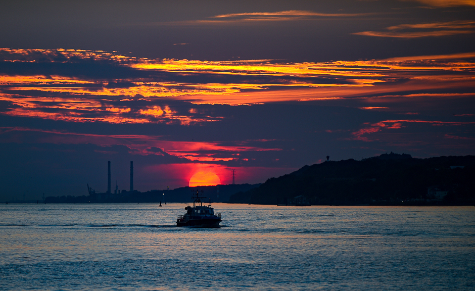 The sunset is pictured over the river Elbe in Hamburg, northern Germany. PHOTO: AFP