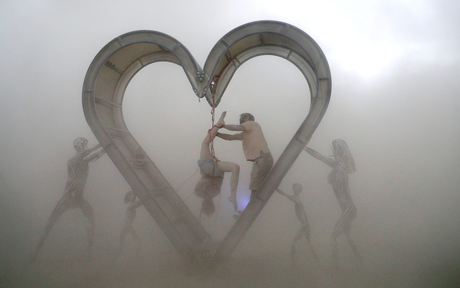 Burning Man participants perform a shibari rope scene during a driving desert dust storm on the 2nd day of the annual Burning Man arts and music festival in the Black Rock Desert of Nevada, US. PHOTO: REUTERS