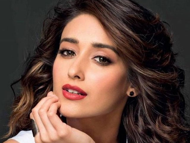 Ileana D'Cruz calls out male fans for harassing her during traffic ...