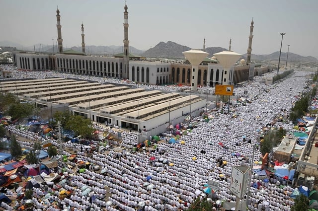 pilgrims gather for prayer at namirah mosque near mount arafat on august 31 2017 ahead of the climax of hajj photo afp