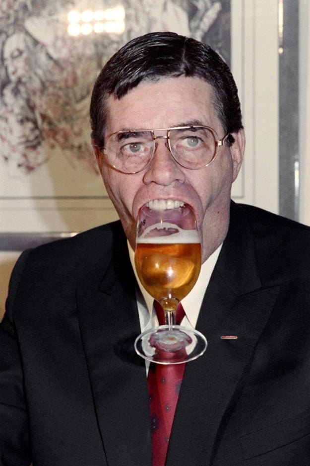 Jerry Lewis holds a glass of beer with his mouth in 1987 in Paris AFP/File / JEAN-LOUP GAUTREAU 