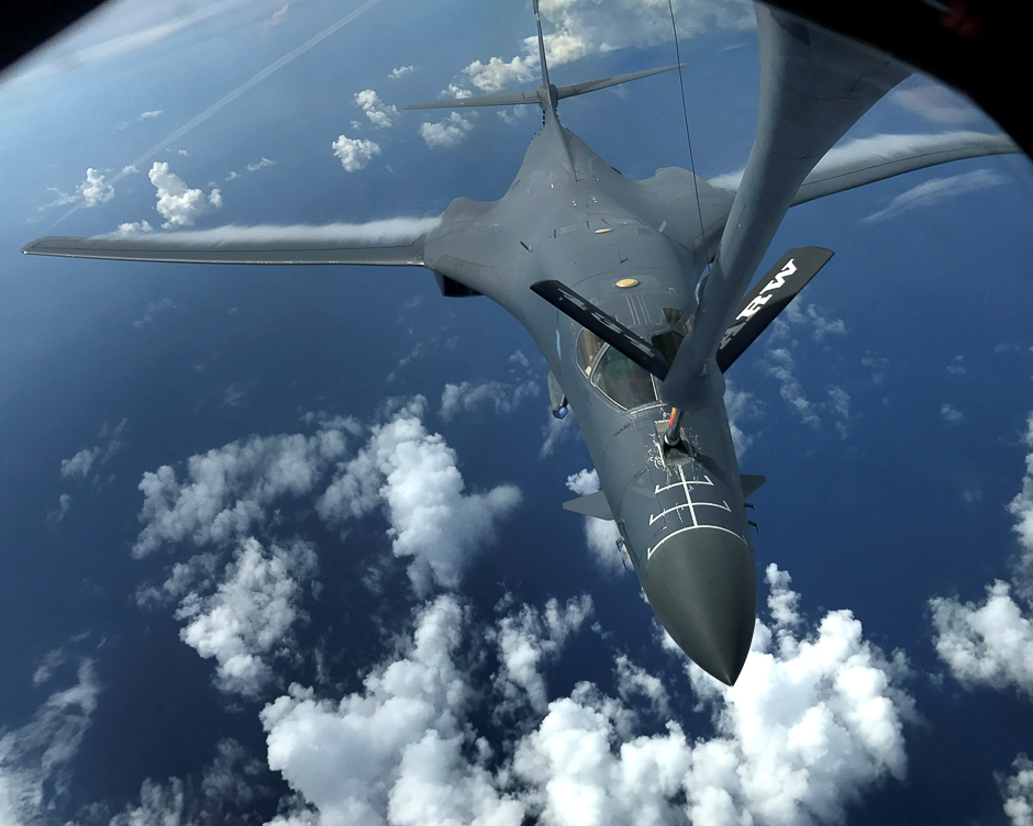 One of two US. Air Force B-1B Lancer bombers is refueled during a 10-hour mission flying to the vicinity of Kyushu, Japan, the East China Sea, and the Korean peninsula, over the Pacific Ocean. PHOTO: REUTERS