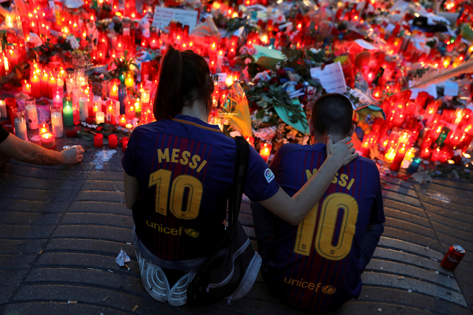 People gather at an impromptu memorial where a van crashed into pedestrians at Las Ramblas in Barcelona, Spain. PHOTO: REUTERS