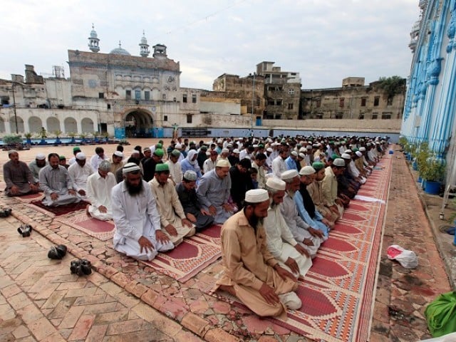 With prayer, sacrifices, Pakistani Muslims celebrate Eidul 