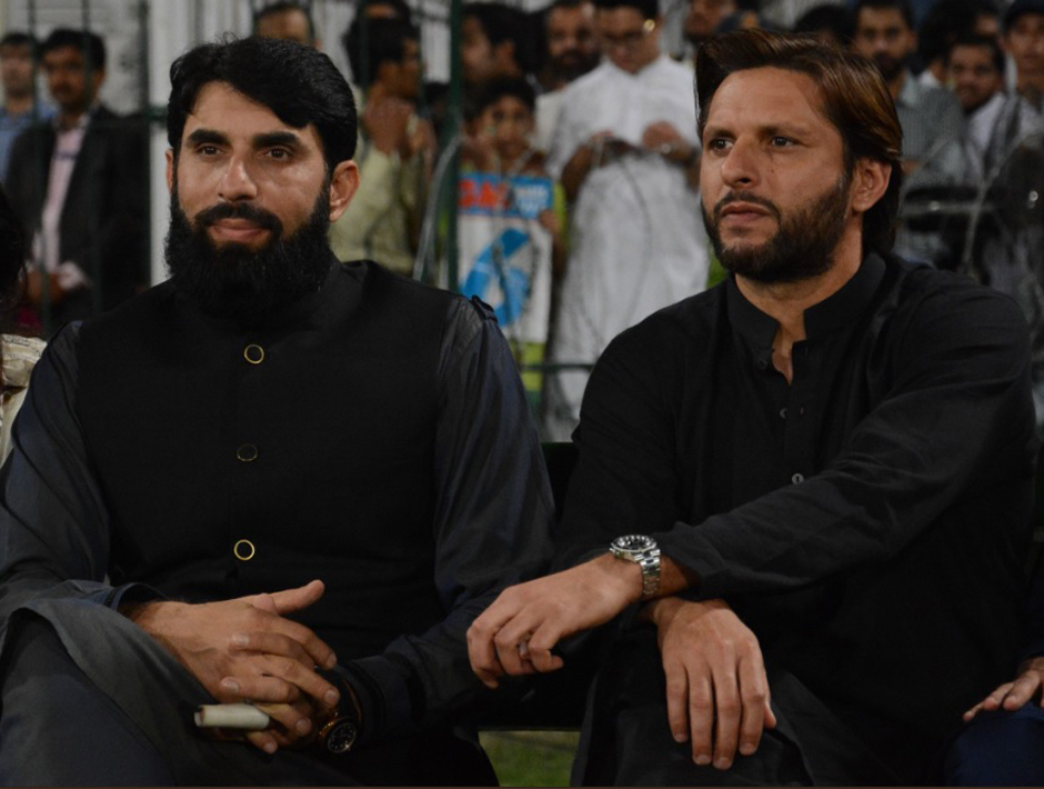 Afridi and Misbah watch the final T20 match at Gaddafi Stadium. PHOTO: PCB