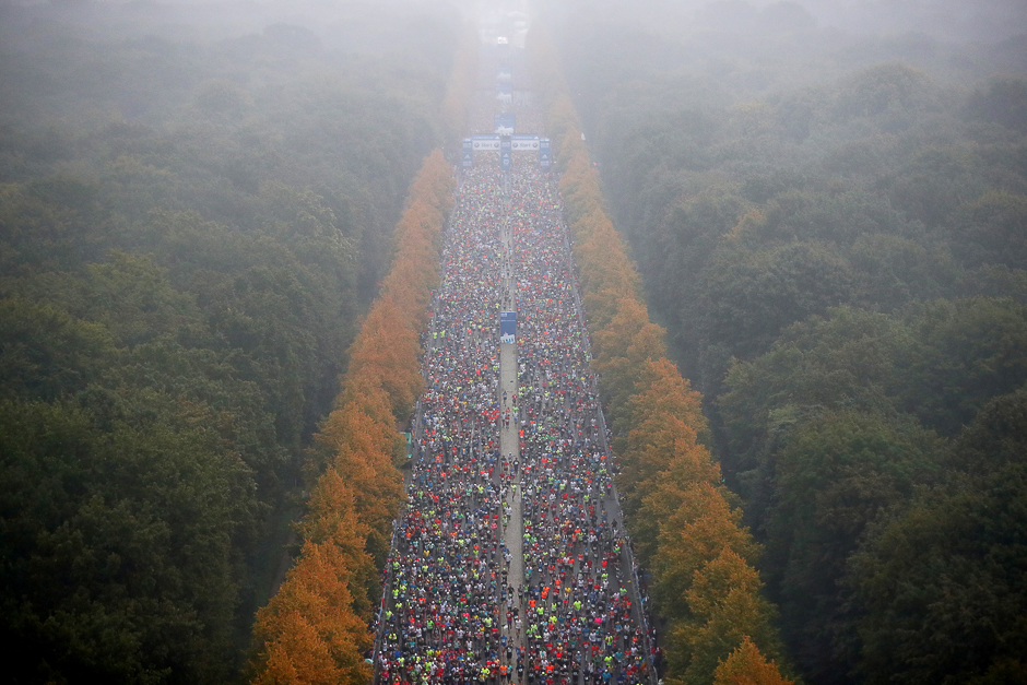 Athletics - Berlin Marathon - Berlin, Germany - General view during the race. PHOTO: REUTERS