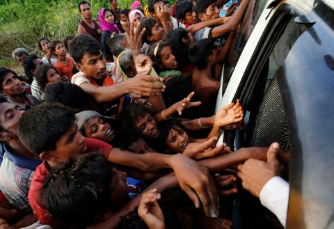 rohingya refugees stretch their hands for food near balukhali in cox 039 s bazar bangladesh photo reuters