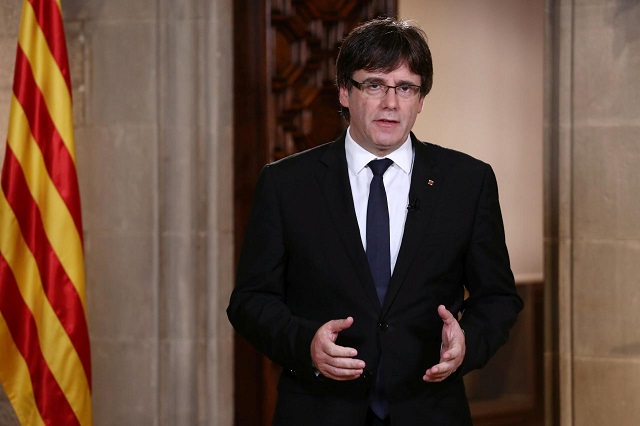 catalan-regional-president-puigdemont-makes-an-statement-at-generalitat-palace-in-barcelona-2