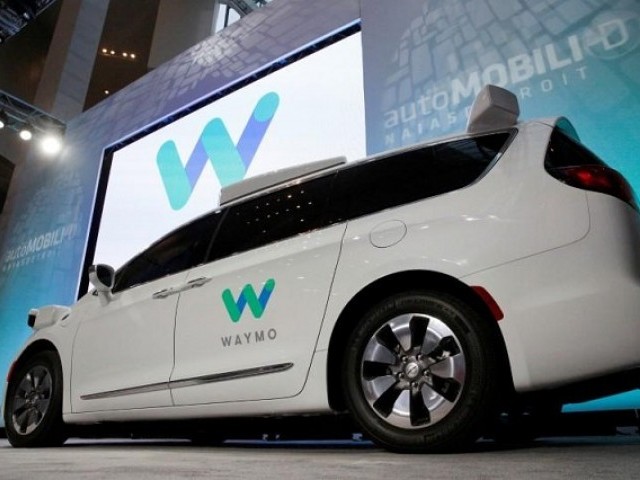 Waymo unveils a self-driving Chrysler Pacifica minivan during the North American International Auto Show in Detroit, Michigan, U.S., January 8, 2017.  
PHOTO: REUTERS