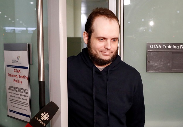  Joshua Boyle walks through a door before arriving with his wife and three children at Toronto Pearson International Airport, nearly 5 years after him and his wife were abducted in Afghanistan in 2012 by the Taliban-allied Haqqani network, in Toronto, Ontario, Canada, October 13, 2017 PHOTO: REUTERS 