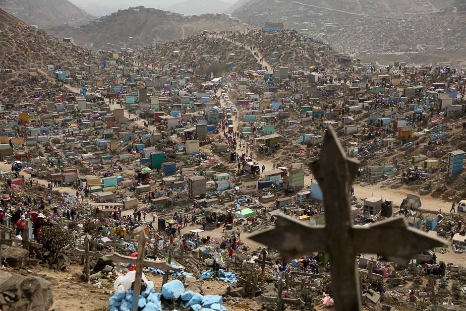 People visit tombs of relatives and friends at 'Nueva Esperanza' (New Hope) cemetery during the Day of the Dead celebrations in Villa Maria del Triunfo on the outskirts of Lima, Peru. PHOTO: REUTERS