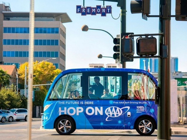 The first public self-driving shuttle, launched as a pilot project sponsored by AAA and Keolis is shown in downtown Las Vegas, Nevada, November 10, 2017.  
PHOTO: REUTERS