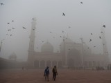 indian_visitors_walk_through_the_courtyard_of_jama_masjid_amid_heavy_smog_in_the_old_quarters_of_new_delhi-_photo-_afp_720-2-2