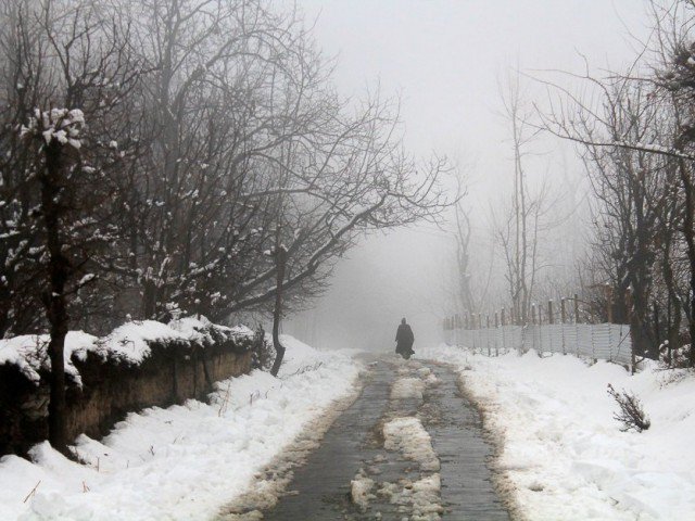 kaghan naran get first snow of season