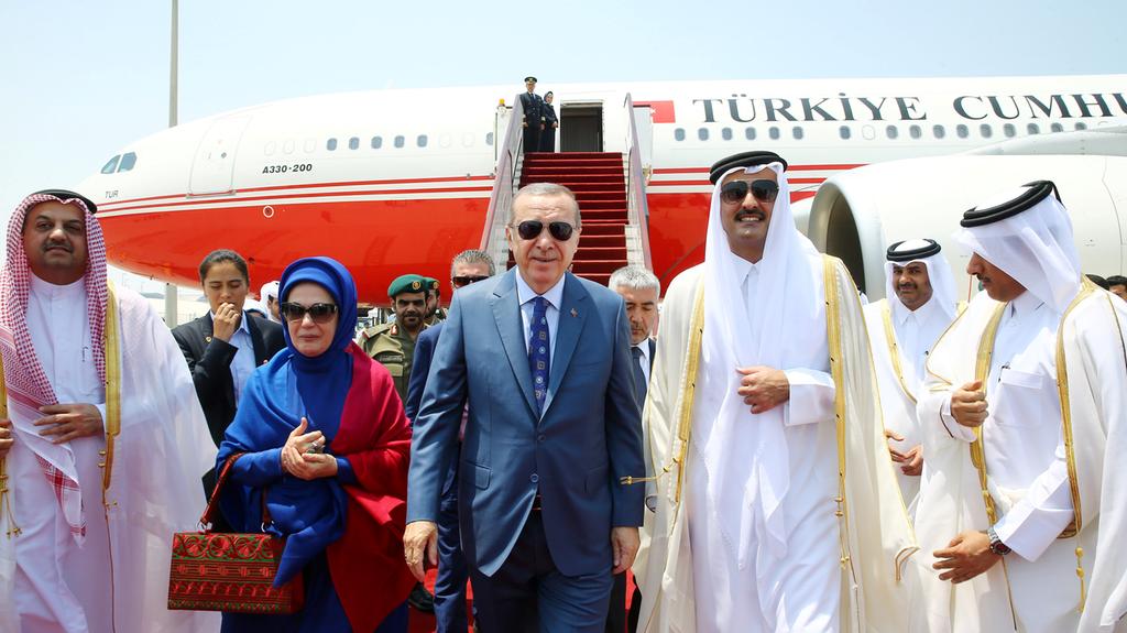 iran turkey sign deal with qatar to ease gulf blockade