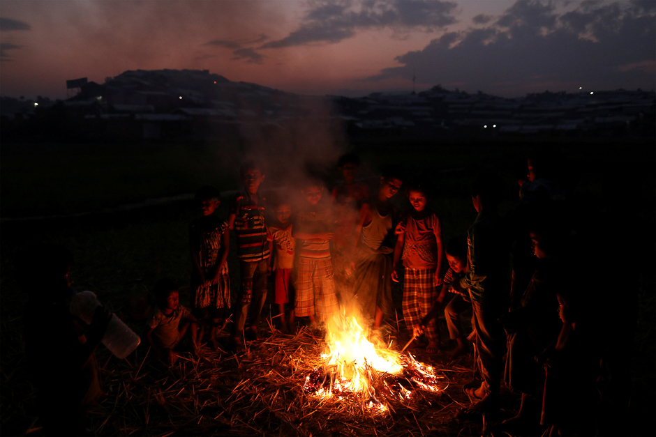 Rohingya refugee children stand by a bonfire in a field at Jamtoli refugee settlement near Cox's Bazar, Bangladesh. PHOTO: REUTERS