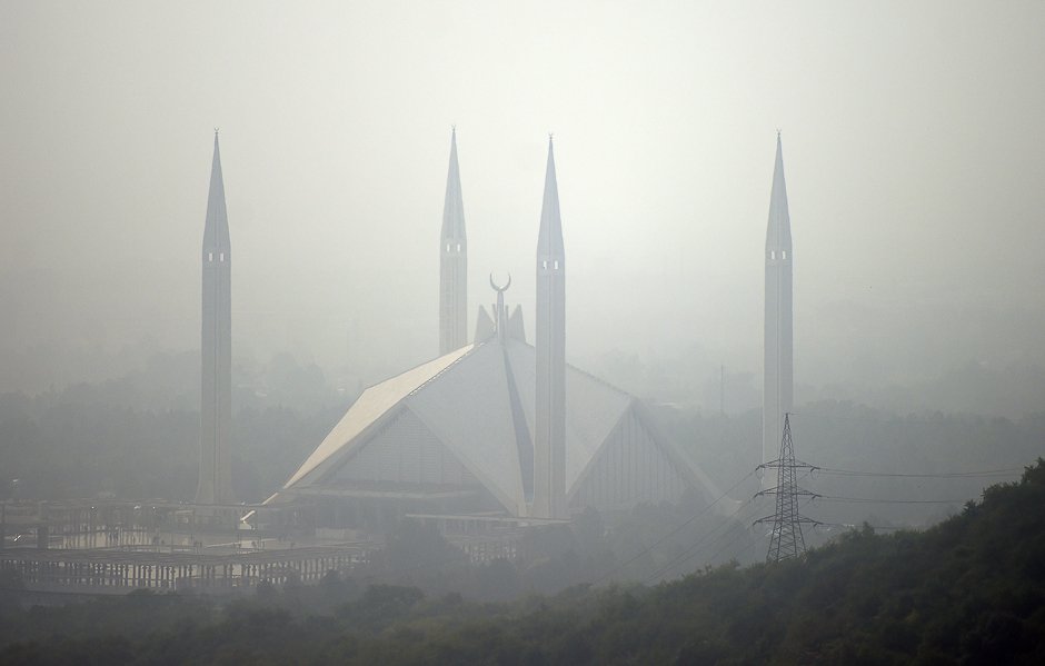 The grand Faisal Mosque is seen covered in heavy smog in Islamabad. PHOTO: AFP
