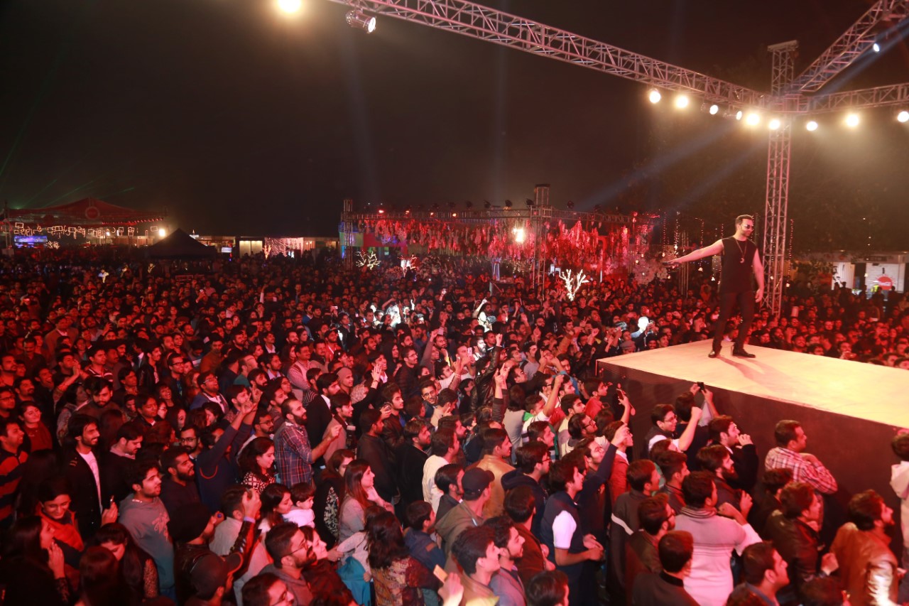 thumbnail_over-12%2c000-foodies-unite-at-day-02-of-cokefest