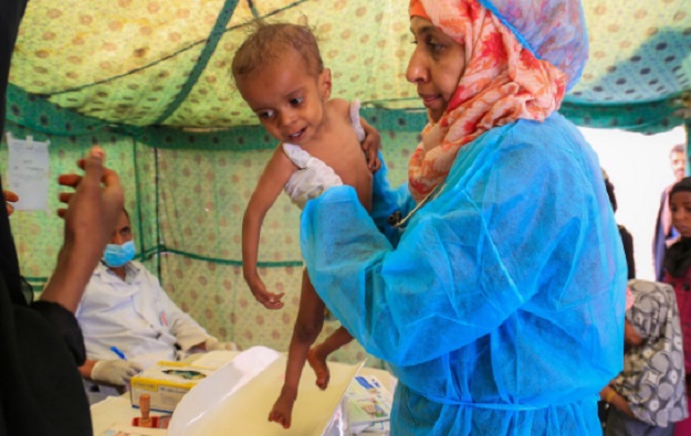 Dr Najla al-Sonboli checking a child who is suspected to be suffering from cholera. PHOTO: ONLINE