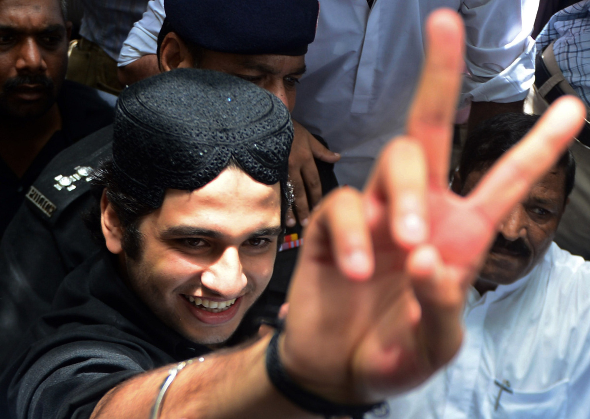 Shahrukh Jatoi makes the victory sign after being sentenced to death for the murder of Shahzaib Khan. PHOTO: AFP