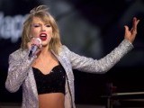 taylor-swift-performs-in-times-square-on-new-years-eve-in-new-york-2